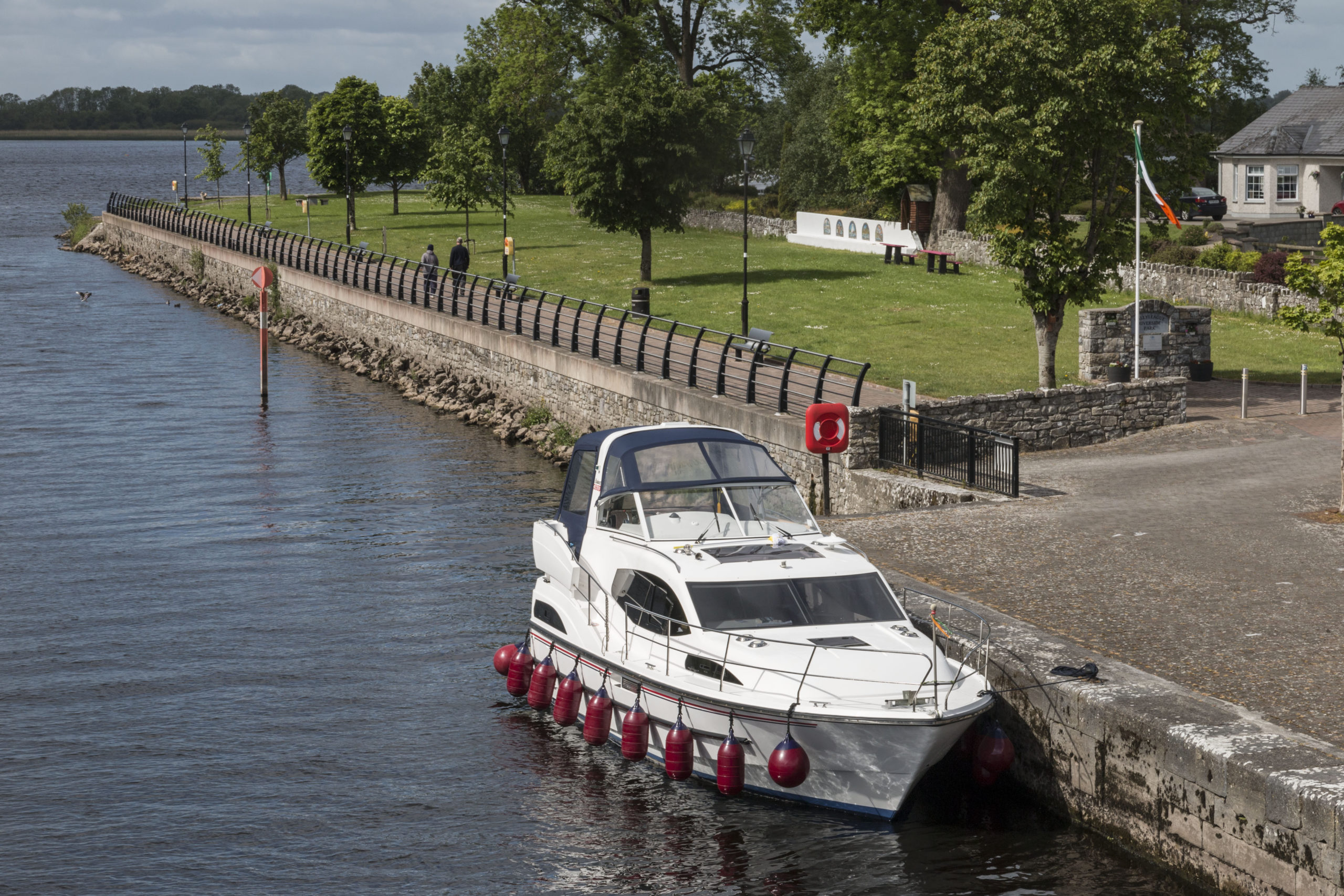 cruise the shannon river ireland